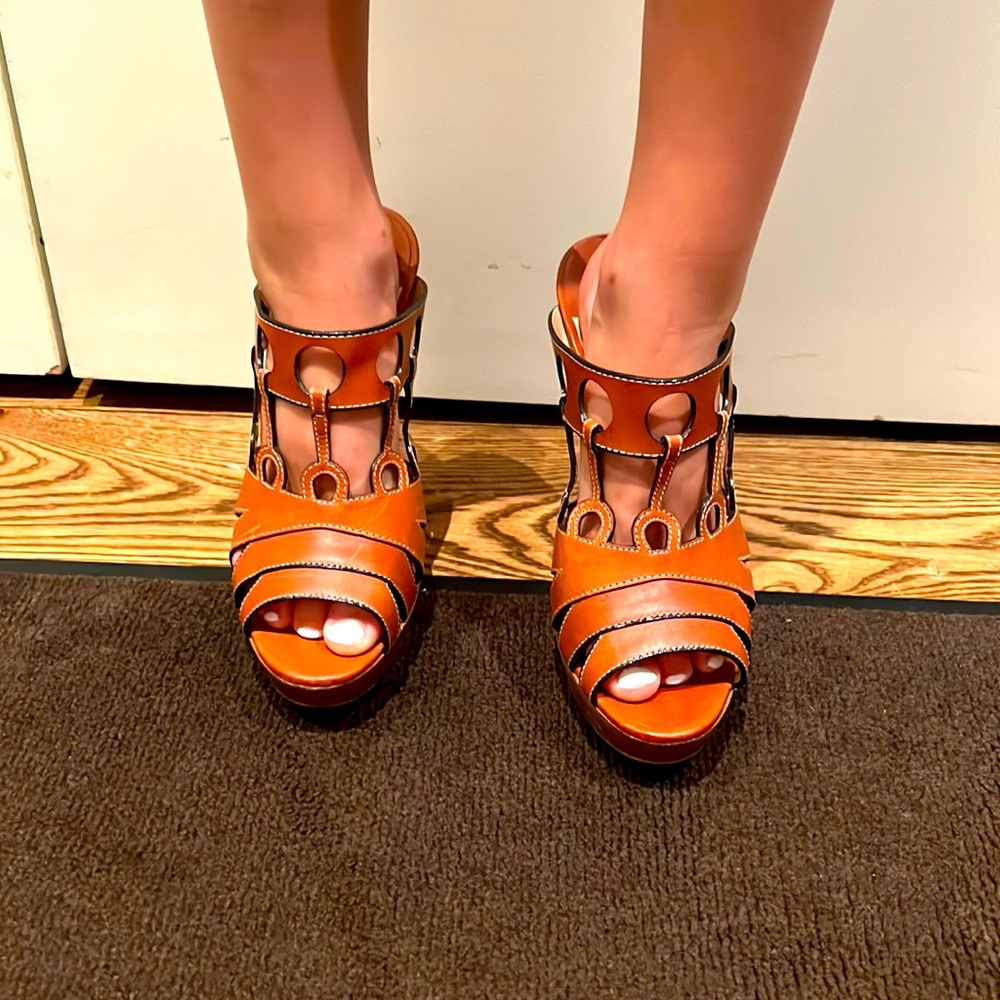 KENDEL VIBES BRAND new pair of Christian Loubiton